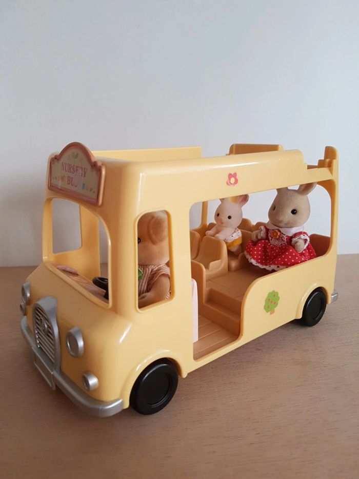 Sylvanian Families maison, famille et bus - photo numéro 10