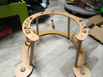 Arche d'éveil et de marche trotteur en bois couleur pâle 