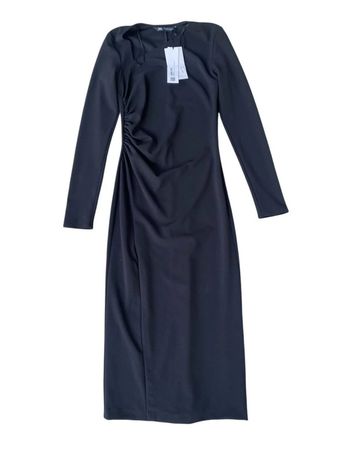 Robe midi noire décolleté asymétrique Zara taille S neuve avec étiquette