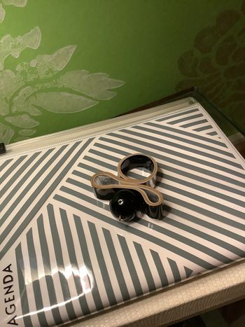 Bague de créateur en cuir et perle de verre