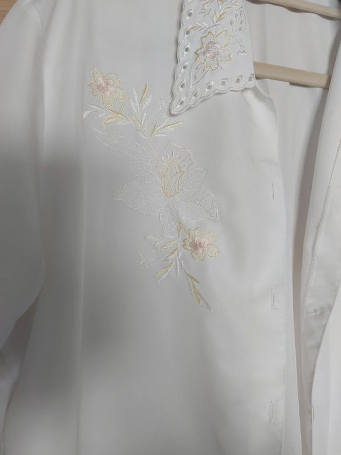 Chemisier blanc avec broderies vintage