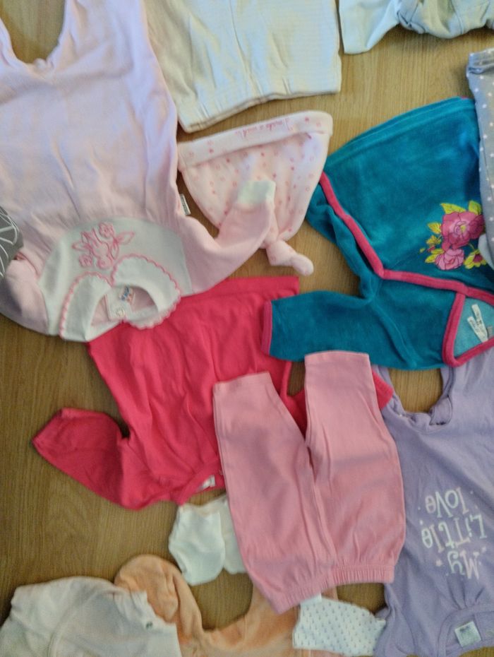 Lot articles fille 1 mois - photo numéro 7