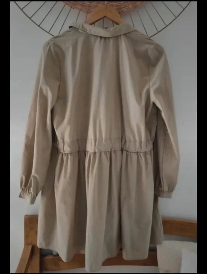 Robe beige boutonnée à manches longues – Taille M très bon état - photo numéro 2