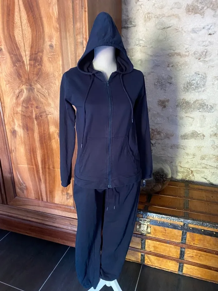 Ensemble de survêtement bleu marine
