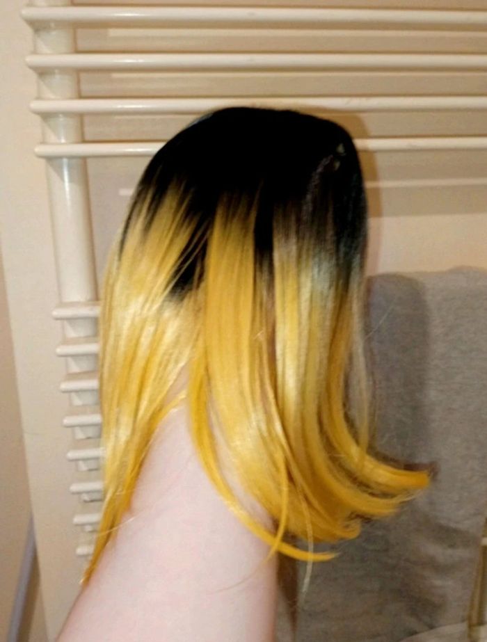 Magnifique perruque carré noir et blonde neuve - photo numéro 4