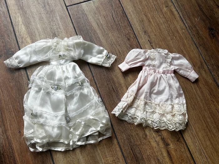 Lots de deux robes anciennes poupée