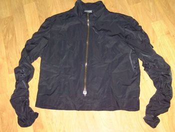 Veste LA MODE EST A VOUS noire, fluide, manches effet froissé taille 42 TBE