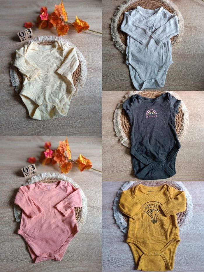 Lot de body 3mois uni/simple