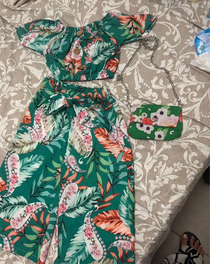 Ensemble fille 4 ans vert et son sac