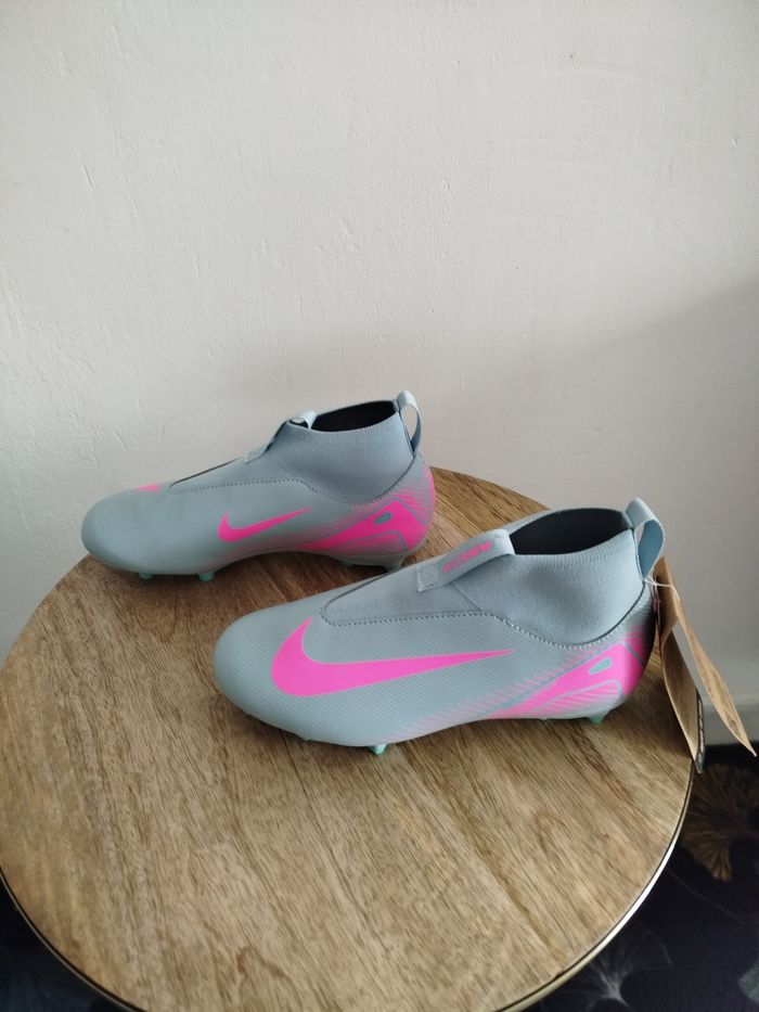 Crampons Nike T 35 - photo numéro 3