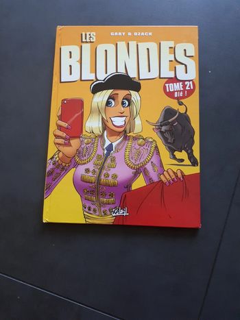 BD les blondes tome 21 Olé