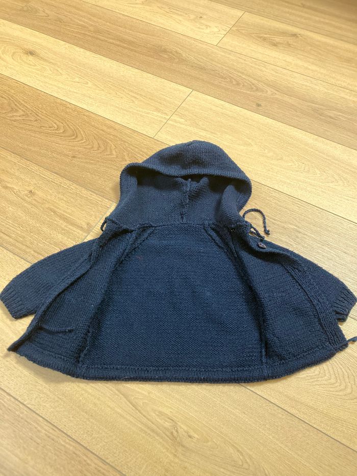 Gilet à capuche bleu marine tricoté - photo numéro 4