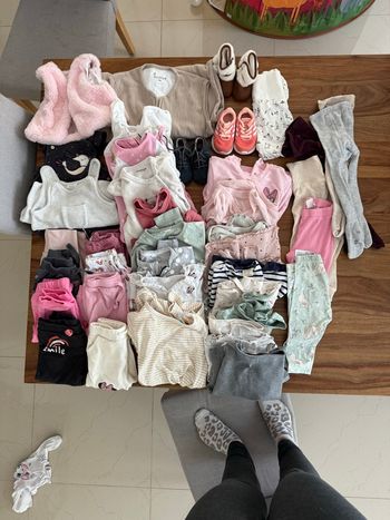 Lot environ 40 pièces 9/12 mois 