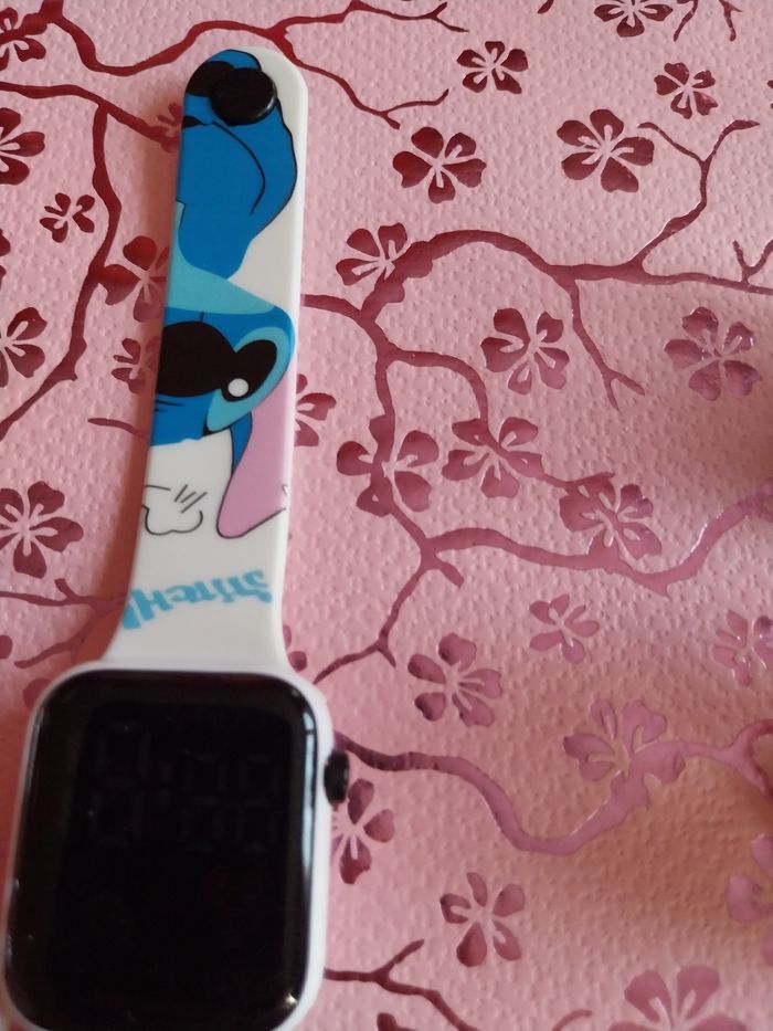 Montre de sport stitch - photo numéro 3