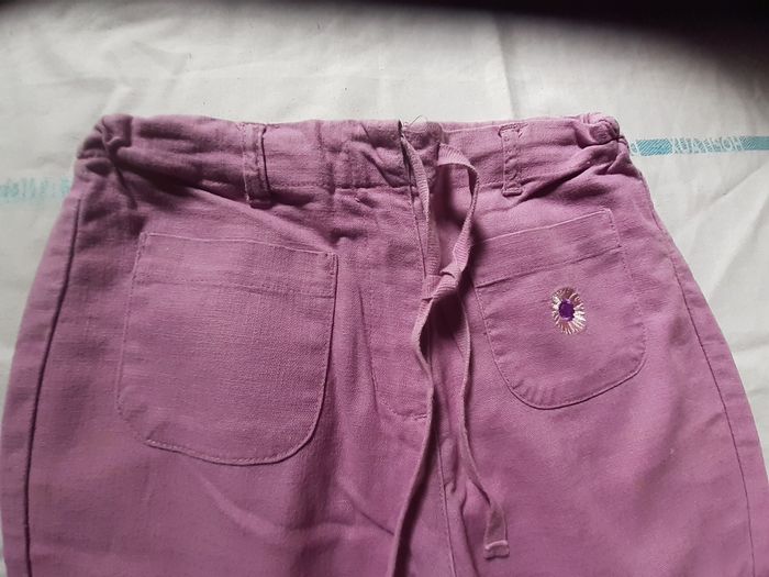 Pantalon lilas motif fleurs brodées et petits strass verts - photo numéro 2