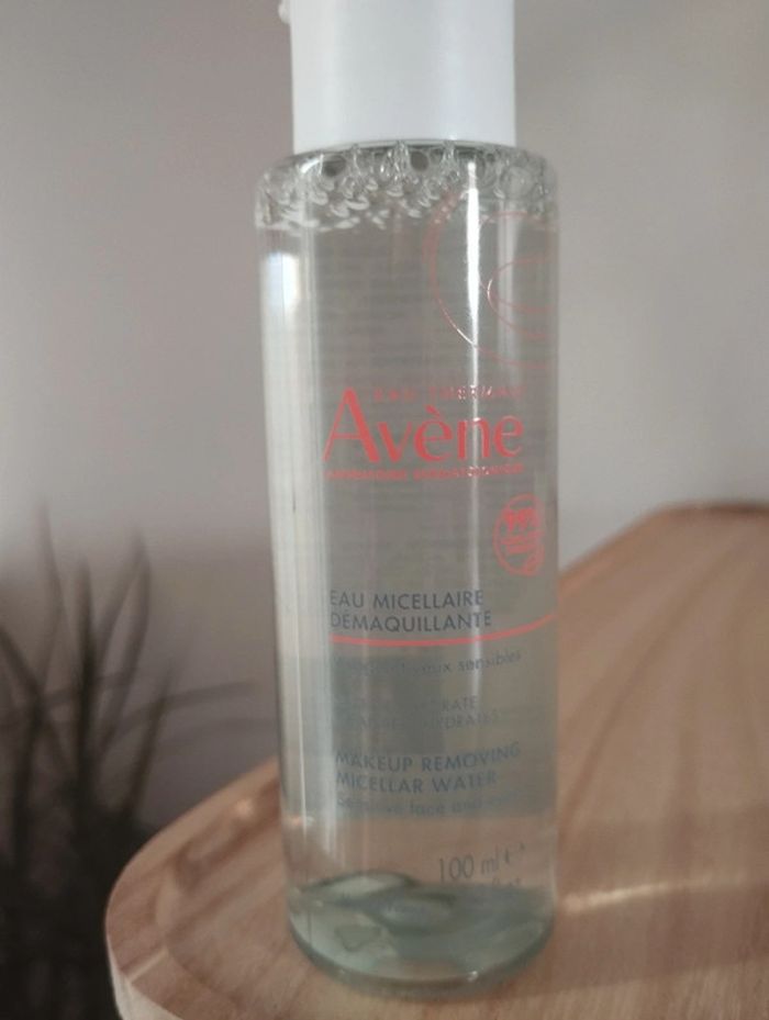 Eau micellaire démaquillante