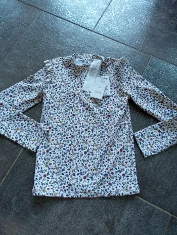Kiabi t-shirt Anti Uv floral neuf 8 ans