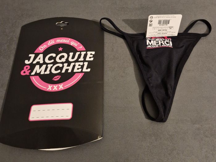 String neuf officiel Jacquie et Michel avec la boite officielle - photo numéro 2