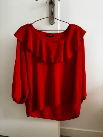 Haut rouge vif