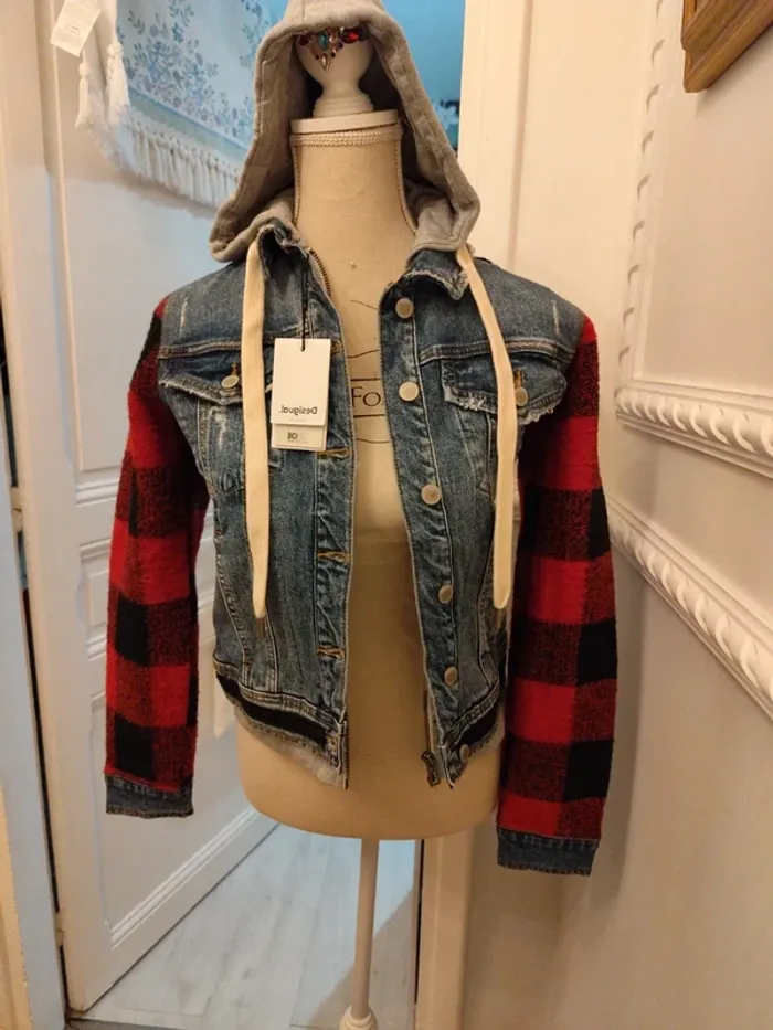 Veste jean laine à capuche Desigual XS bleu et rouge