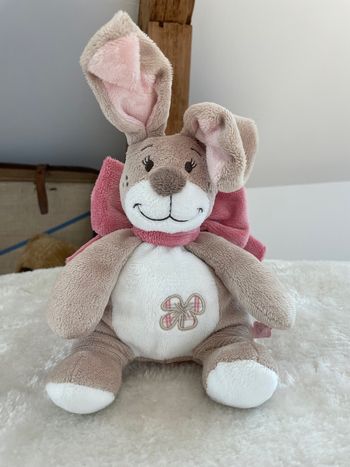Adorable doudou lapin Oscarine "Noukie's"