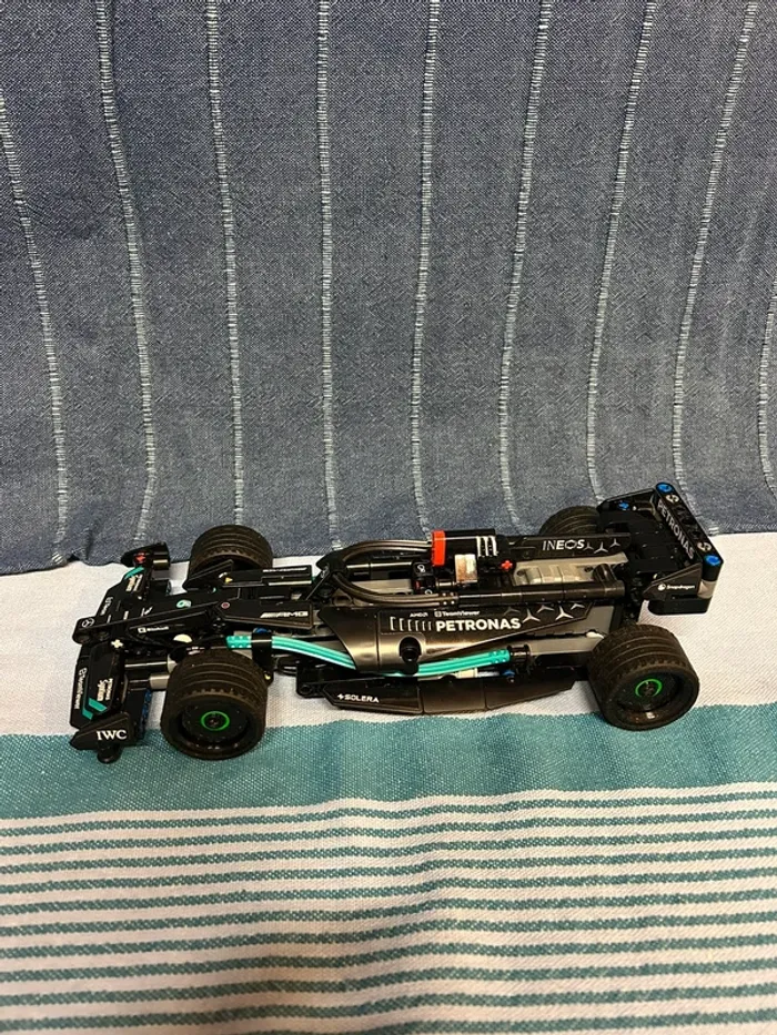Lego Technic Mercedes-AMG F1 42165 - photo numéro 2