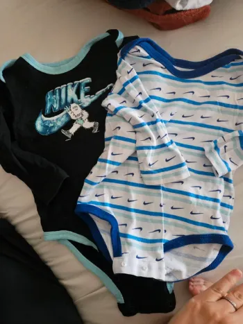 2 bodies nike