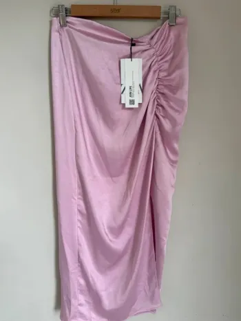 Jupe rose satinée
