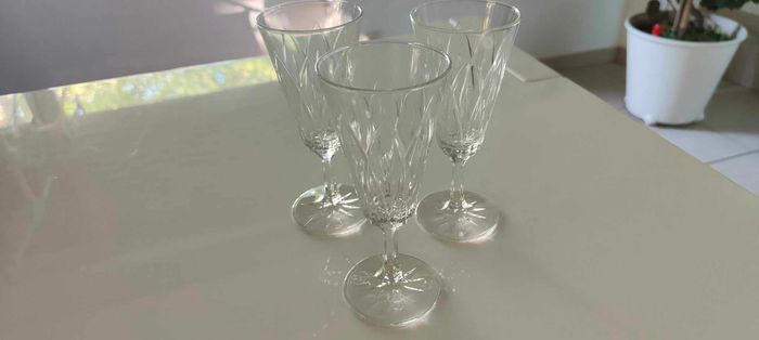 3 flutes à champagne en verre taillé - photo numéro 4