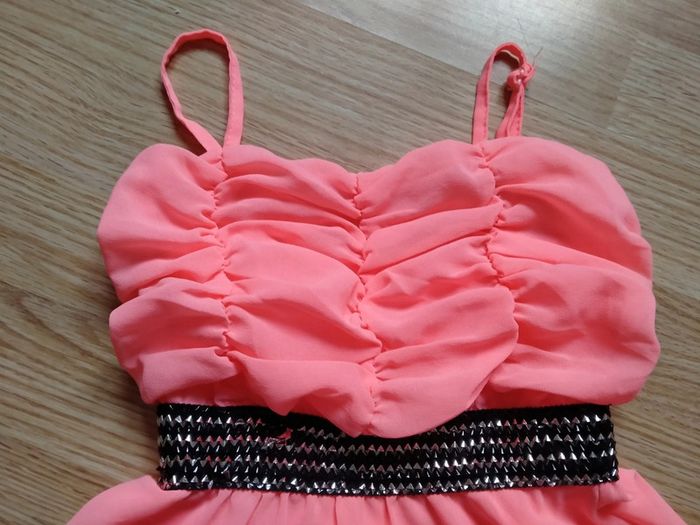 Magnifique robe de soirée. Bretelles .Fille.
Taille 4 ans - photo numéro 4