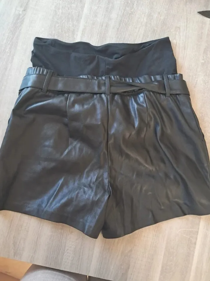 Short maternité simili cuir kiabi 44 - photo numéro 4