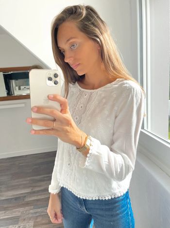 Blouse blanche à broderie Bershka