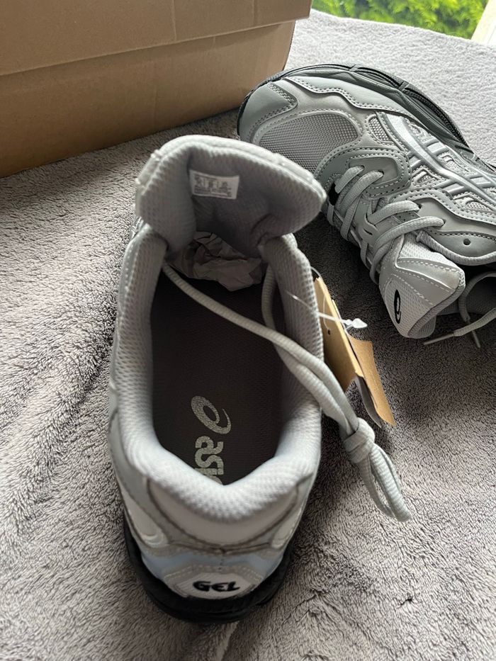 Asics Gel-NYC Gris/Noir – Taille 42 – Neuf - photo numéro 5