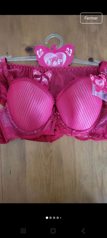 Ensemble soutien gorge rouge framboise