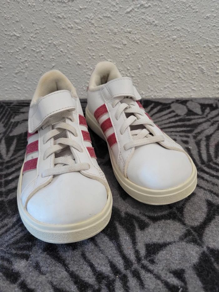 Basket Adidas fille pointure 29 - photo numéro 3