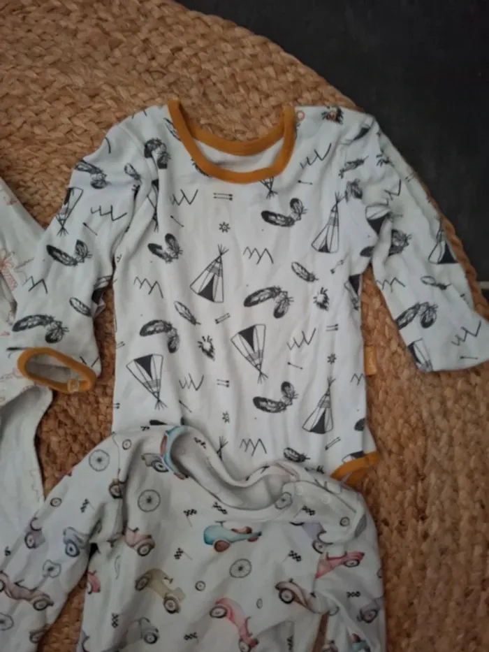 Lots de 4 bodys 24 mois - photo numéro 3