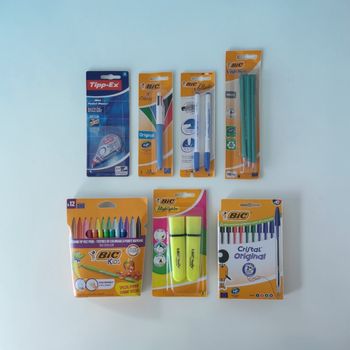 Lot de fournitures scolaires 