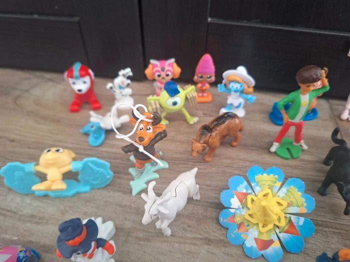 Lot jouets kinder et autres - photo numéro 2