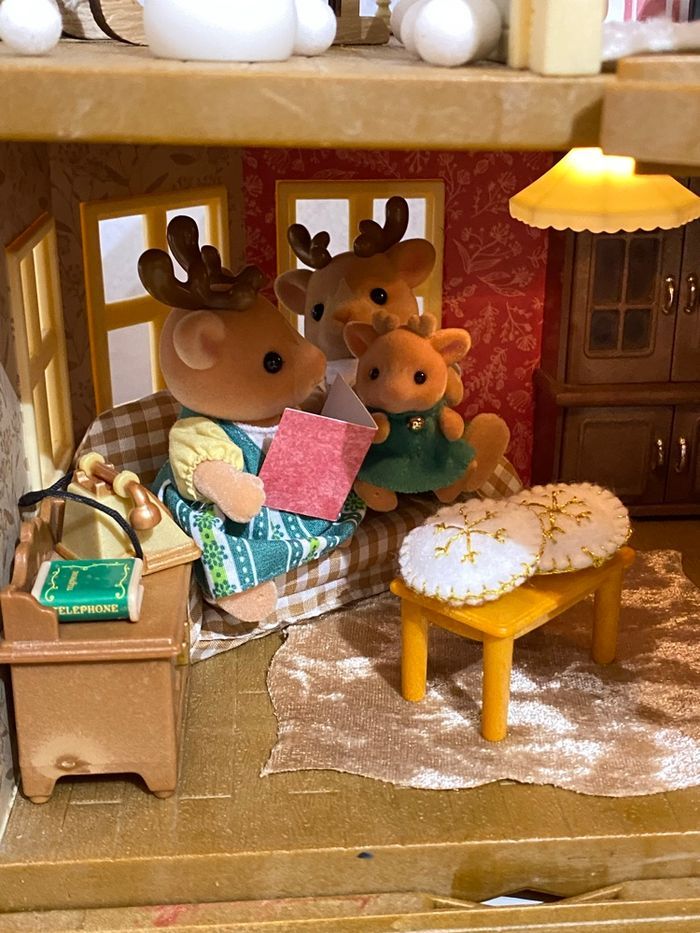 Grande maison Sylvanian éclairée , famille rennes Noël - photo numéro 8