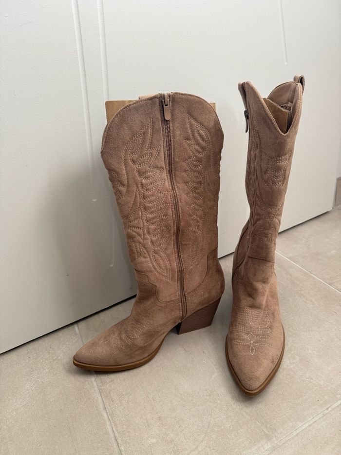 Bottes cow-boy en daim marron clair – Taille 39 – Style western chic !