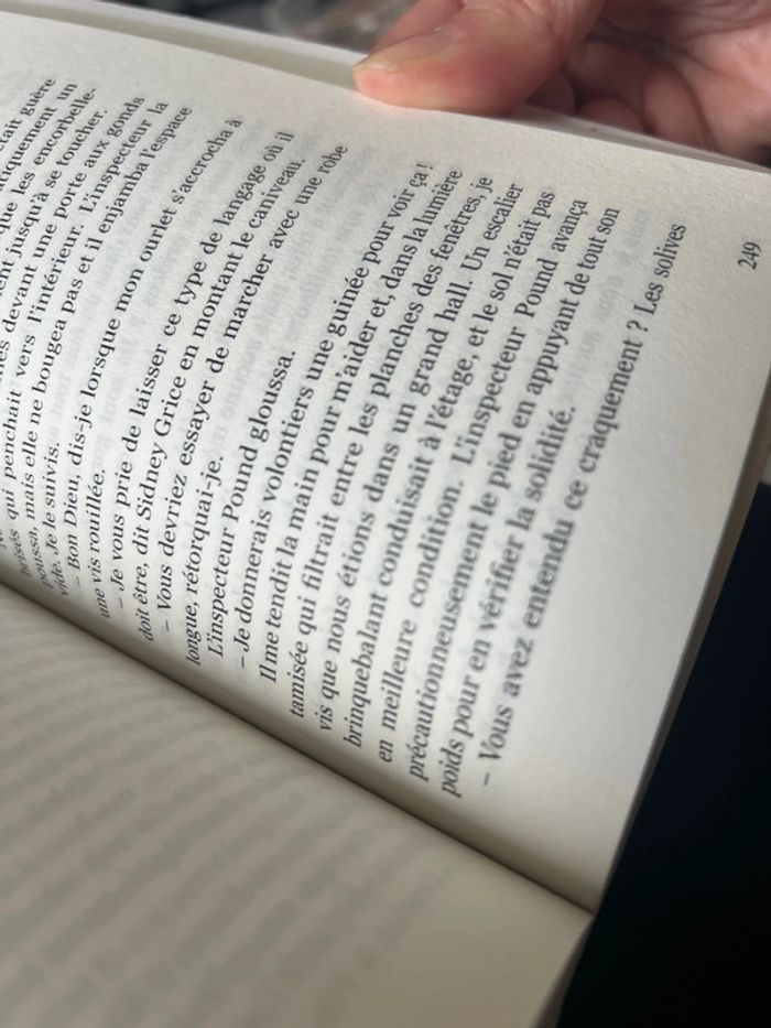 Livre Petits Meurtres à Mangles Street - photo numéro 5