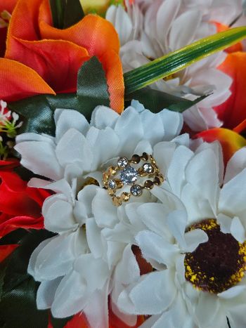 Bague avec ses 5 pierres topaz blanche