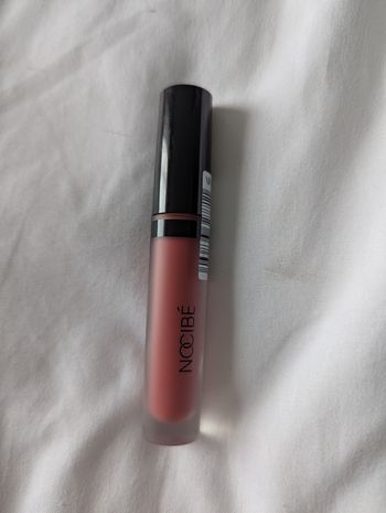 Rouge à lèvre femme 🤔