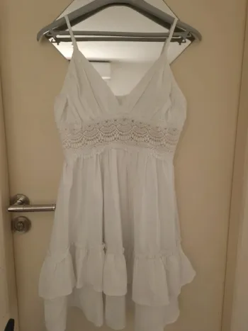 Robe blanche avec dentelle taille M