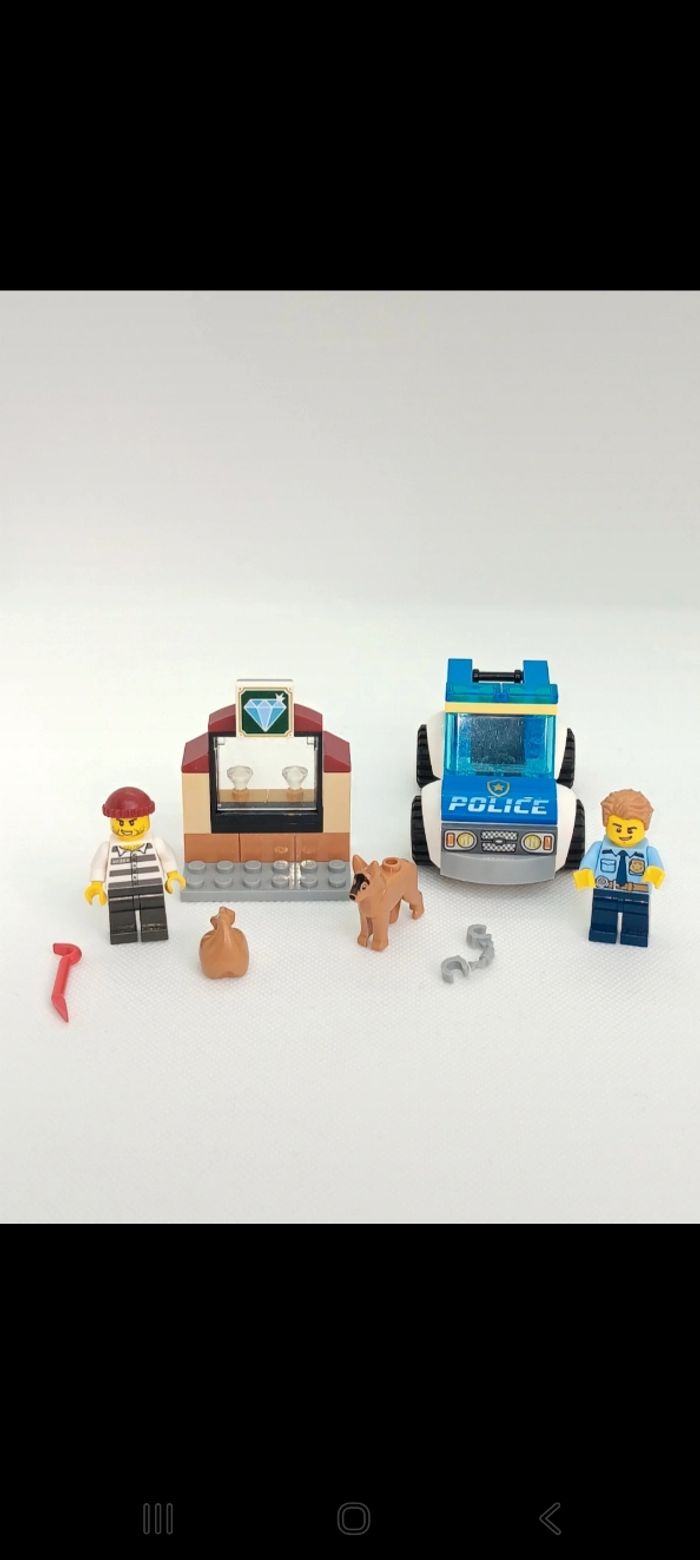 Figurine LEGO city 60241 L’unité cynophile de la Police
Complet - photo numéro 4