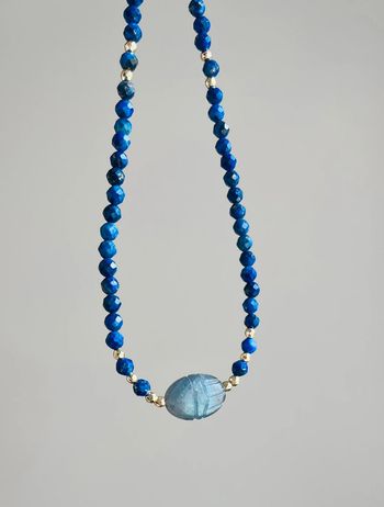 Collier amulette scarabée Labradorite et Lapis-lazuli
