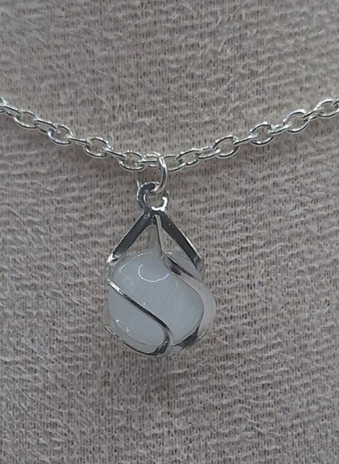 Collier perle enfermé - photo numéro 2