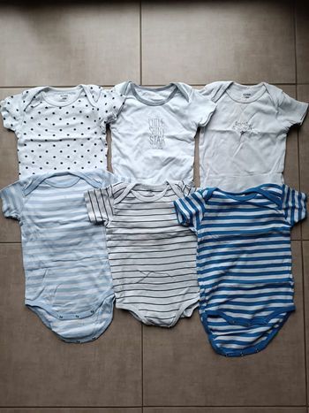 Lot bodies manches courtes 18 mois