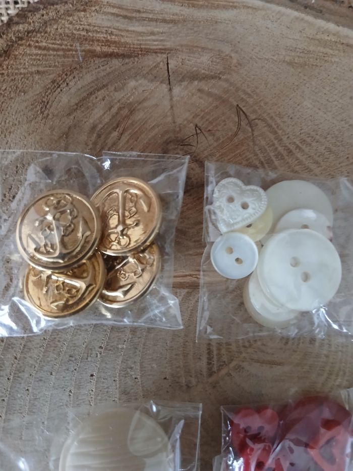 Lot de 4 sachets de boutons - photo numéro 2
