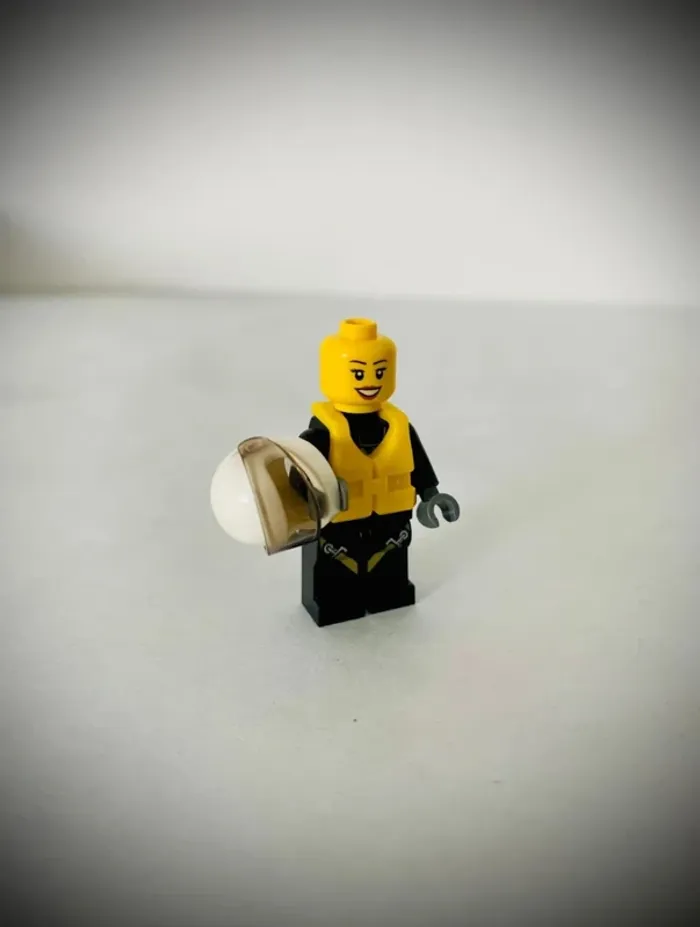 Minifigurine LEGO City - CTY0640 - Femme Pompier 2016 - Très bon état - photo numéro 6